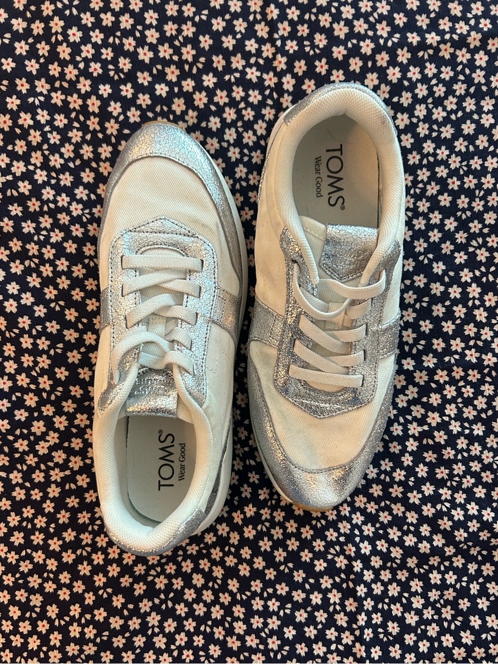 TOMS Women's White and Silver Metallic Lace-Up Sneakers